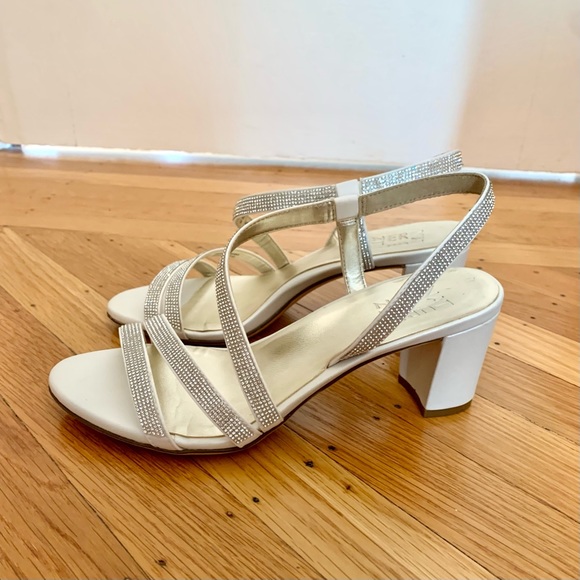 Naturalizer White Crystal Block Heel Evening Sandal 7 Wide - Perfect for Bridal - Picture 7 of 9